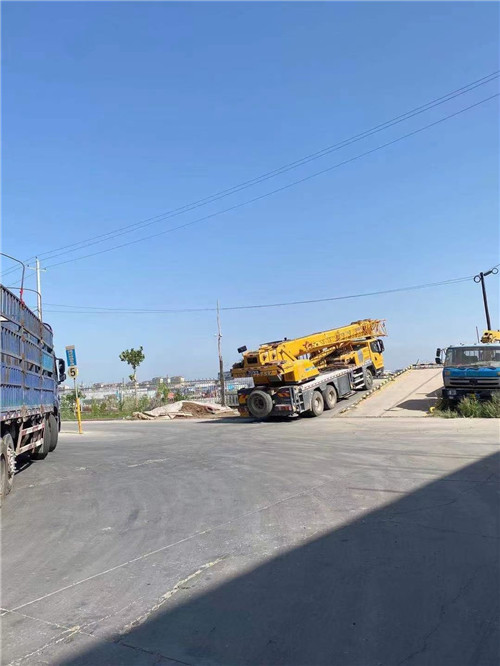 黔南25吨吊车的租赁价格大概是多少？