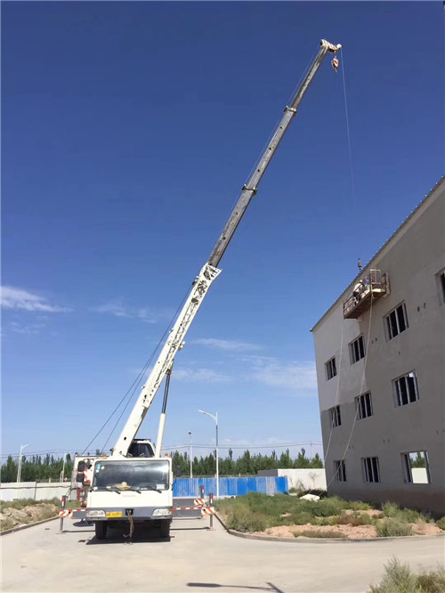 黔南“轻装强干”—— 吊车的 “轻量化臂架” 技术