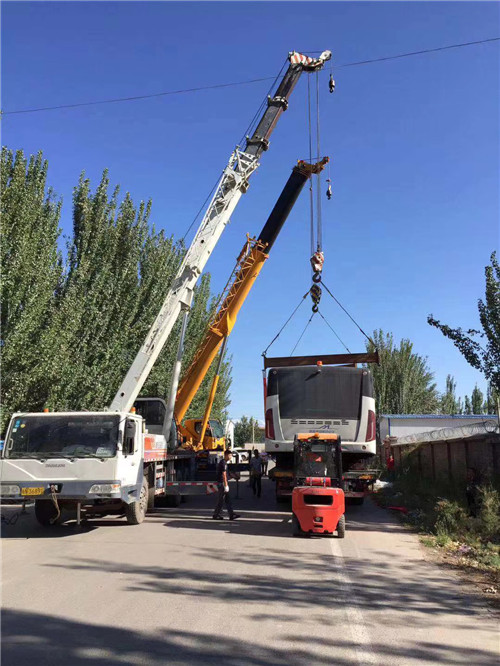 黔南港口集装箱搬运案例